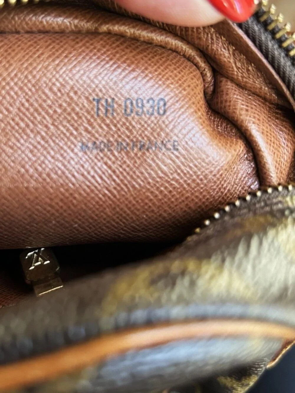 LOUIS VUITTON Monogram Nil 28 Shoulder Bag